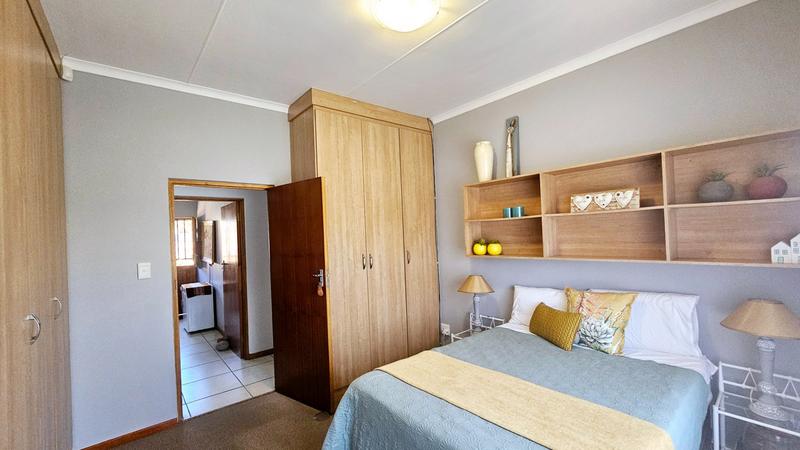 6 Bedroom Property for Sale in Fraaiuitsig Western Cape